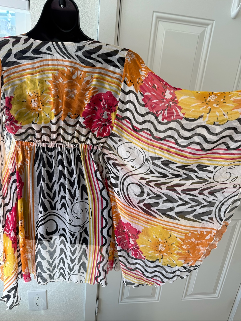 Women’s V-Neck Floral & Zebra Print Tunic coverup- XXS - Picture 8 of 9